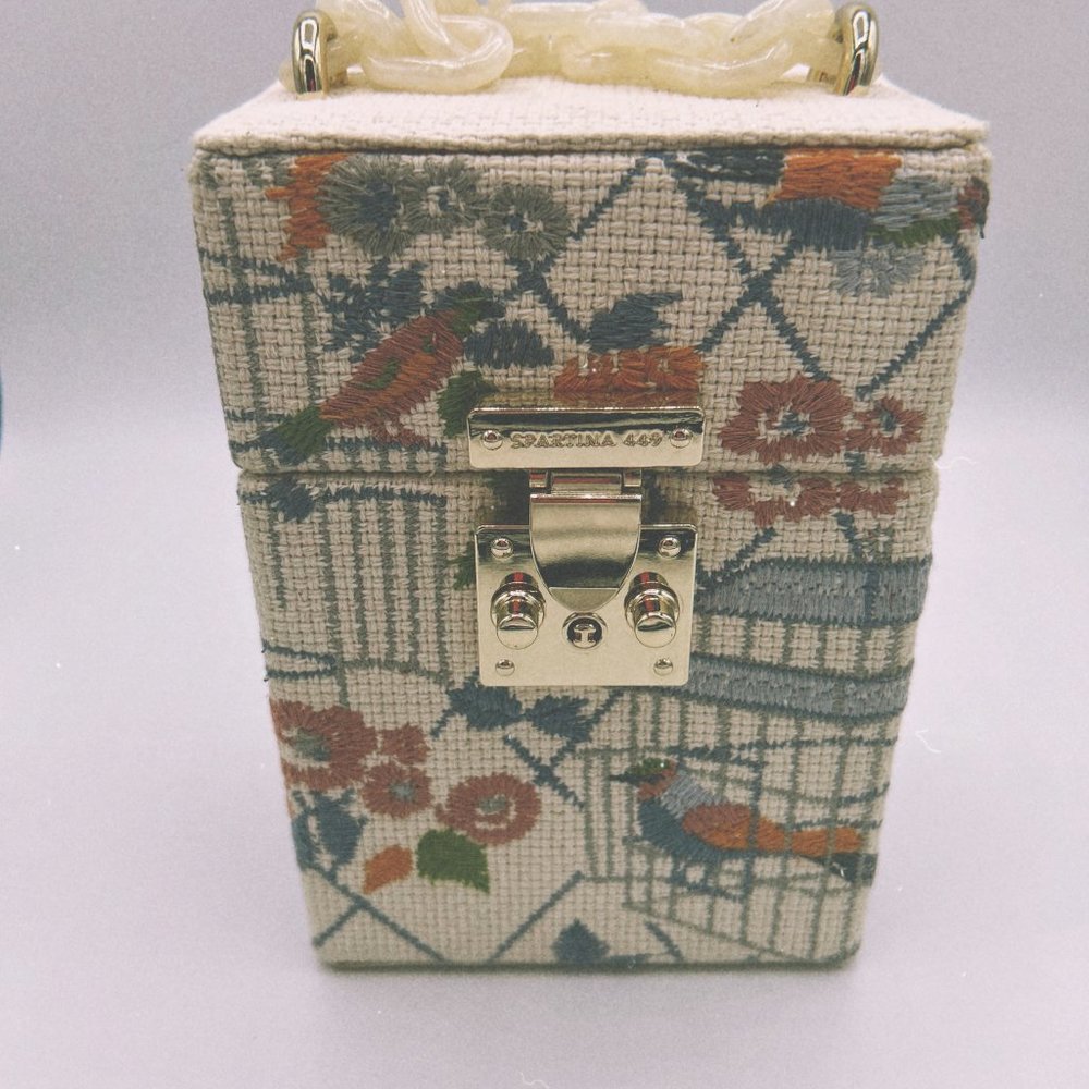 Spartina 449 Like New Spring Handbag with Crossbody Chain